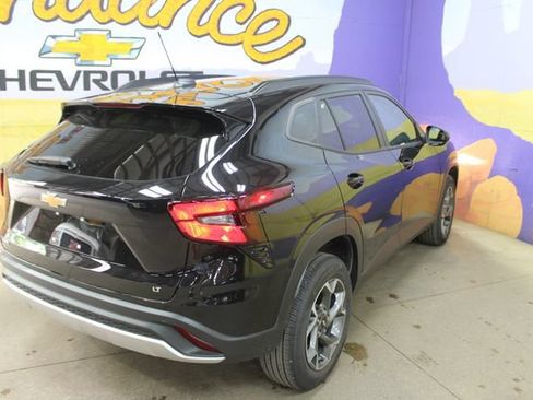 Used 2024 Chevrolet Trax LT w/ Driver Confidence Package FWD image 8