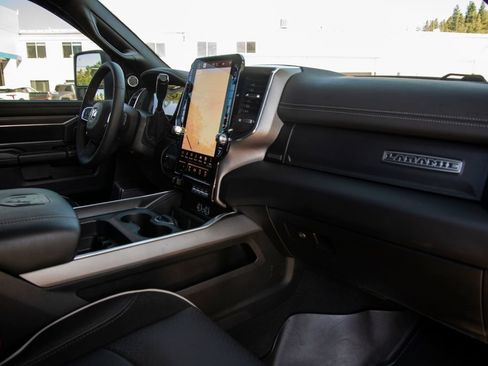 Used 2025 RAM 3500 Laramie AWD/4WD image 18