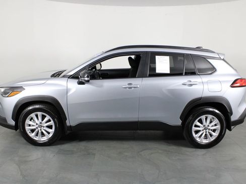 Used 2025 Toyota Corolla Cross LE image 10