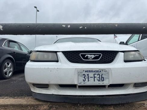 Used 2001 Ford Mustang Coupe image 4