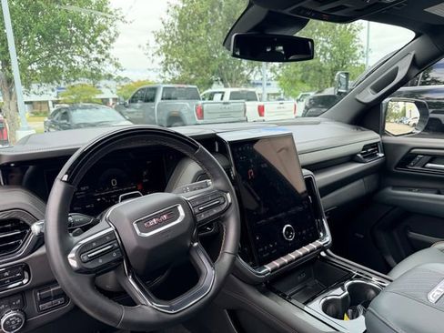 Used 2025 GMC Yukon XL AT4 AWD/4WD image 15