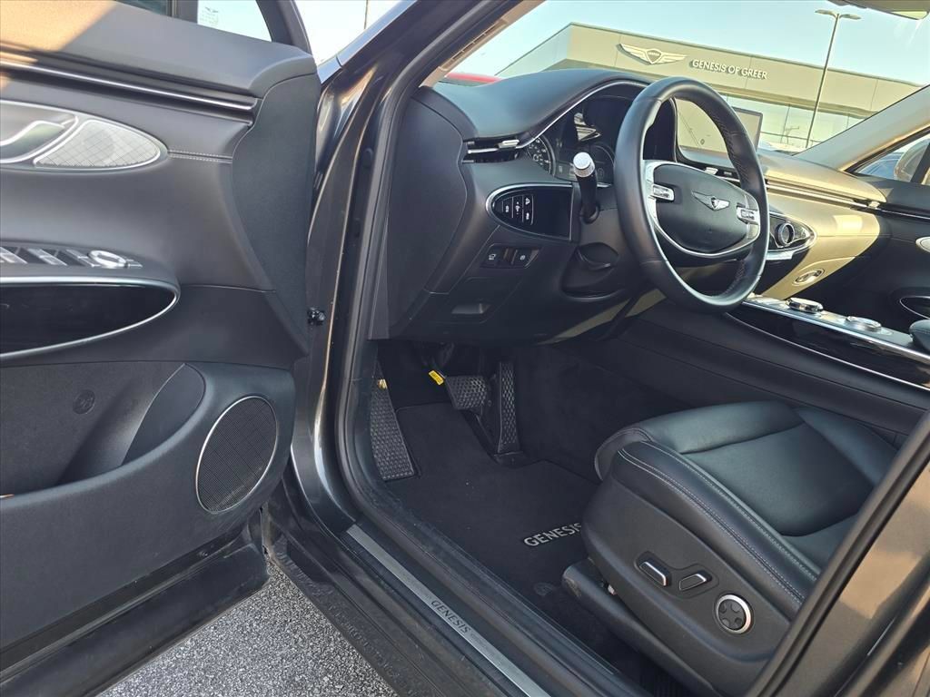 Used 2025 Genesis GV70 2.5T AWD/4WD image 9