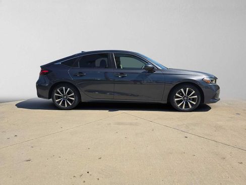 Used 2024 Honda Civic EX-L image 2