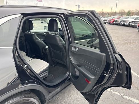 Used 2025 Ford Escape SE image 34