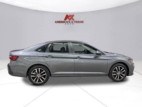 Used 2025 Volkswagen Jetta SE FWD image 7