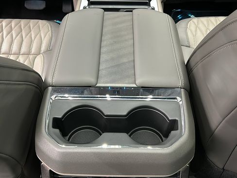 Used 2026 Ford F450 Platinum w/ Platinum Plus Package image 39