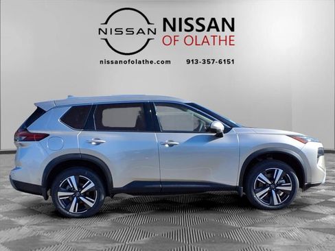 Certified 2025 Nissan Rogue SL w/ Tech Package image 28