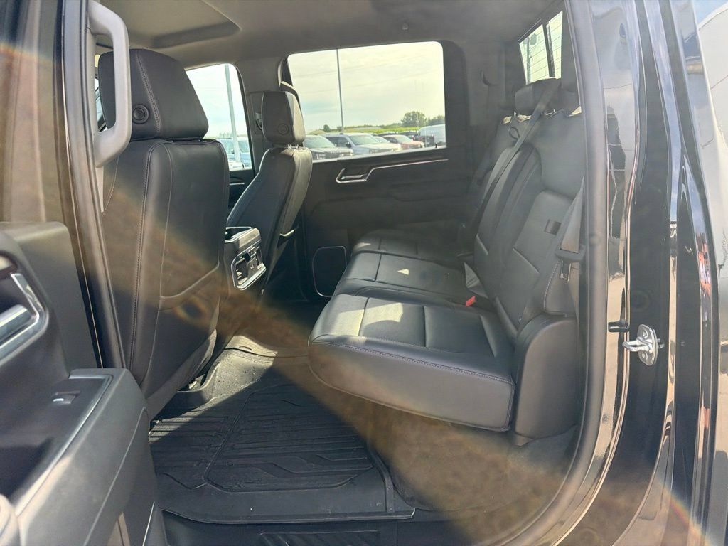 Used 2025 GMC Sierra 2500 SLT AWD/4WD image 25