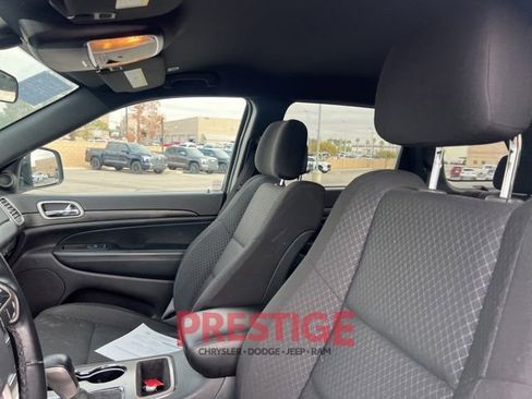 Used 2021 Jeep Grand Cherokee Laredo image 27