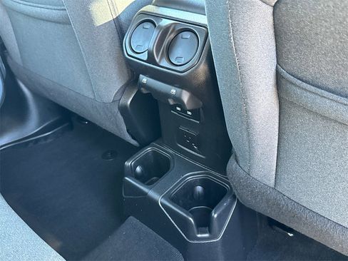 Used 2024 Jeep Wrangler Sahara image 17