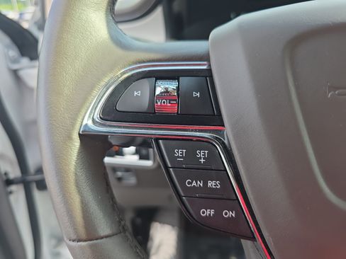 Certified 2023 Lincoln Nautilus AWD w/ Premium Package image 17
