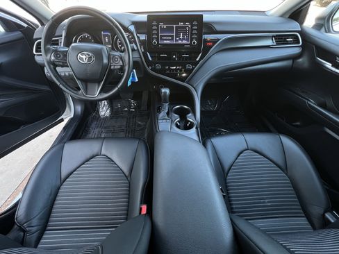 Used 2024 Toyota Camry SE image 9