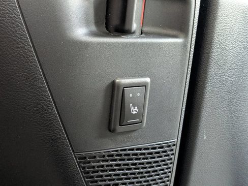 Used 2017 Chrysler Pacifica Touring-L Plus w/ Advanced Safetytec Group FWD image 22