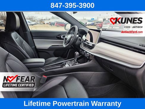 Used 2025 Jeep Compass Limited image 27