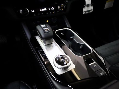 New 2025 Mitsubishi Outlander SE image 16