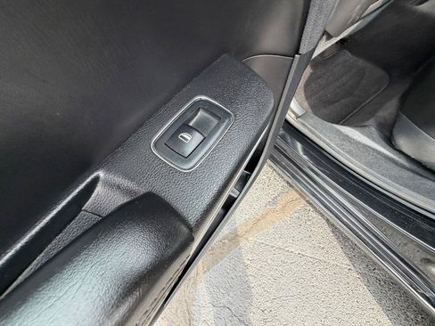 Used 2019 Chrysler 300 Limited RWD image 12