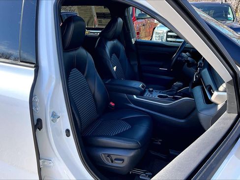 Used 2023 Toyota Highlander XSE AWD/4WD image 8