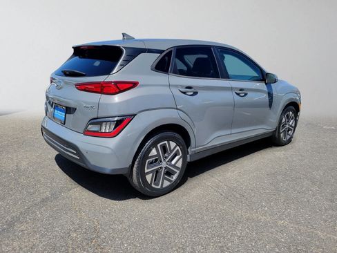 Used 2023 Hyundai Kona Limited FWD image 3