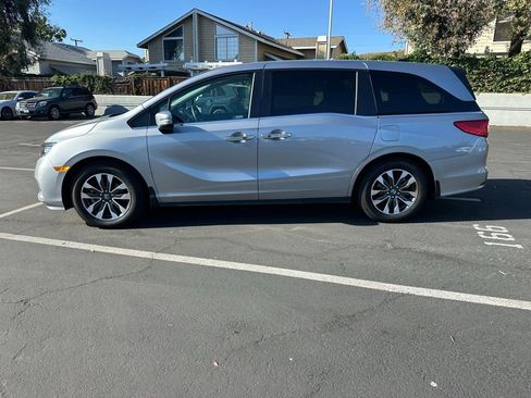 Used 2024 Honda Odyssey EX-L image 2