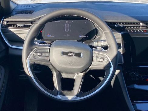 New 2025 Jeep Grand Cherokee Altitude AWD/4WD image 36