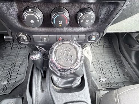 Used 2016 Jeep Wrangler Unlimited Sahara image 16