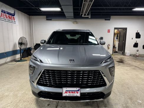 Certified 2025 Buick Enclave Avenir image 2