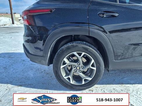 Used 2025 Chevrolet Trax LT w/ LT Convenience Package image 9
