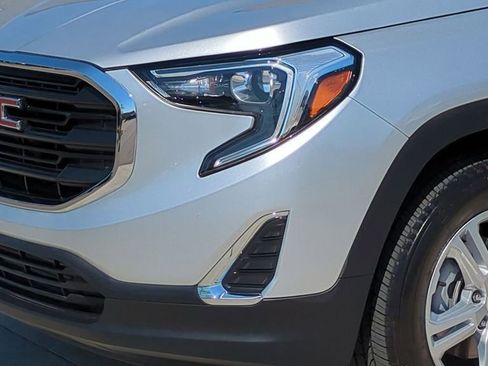 Used 2021 GMC Terrain SLE w/ Driver Convenience Package image 11