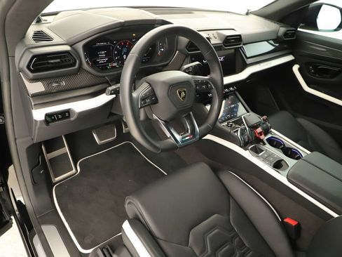 Used 2025 Lamborghini Urus SE AWD/4WD image 15