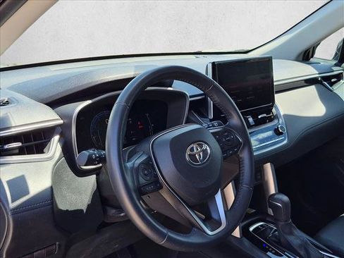 Used 2023 Toyota Corolla Cross XLE FWD image 9