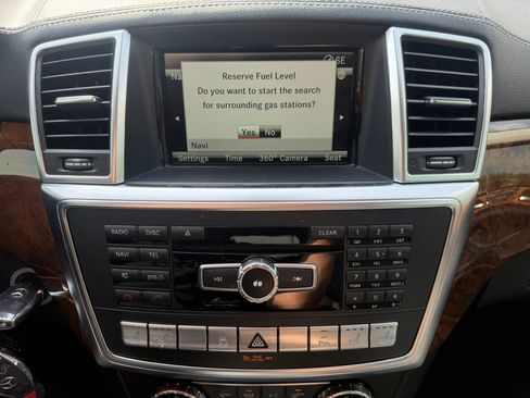 Used 2015 Mercedes-Benz GL 550 4MATIC image 18