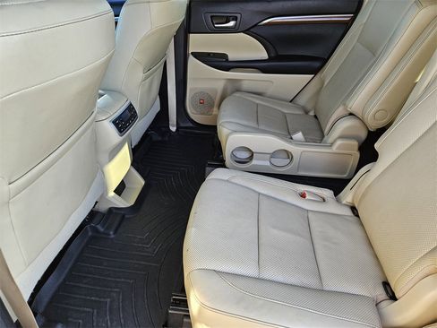 Used 2017 Toyota Highlander Limited Platinum image 30