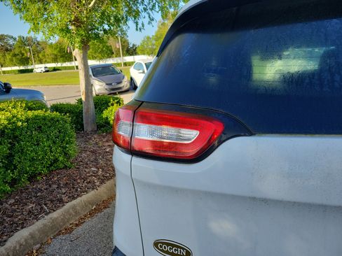 Used 2017 Jeep Cherokee Limited image 21