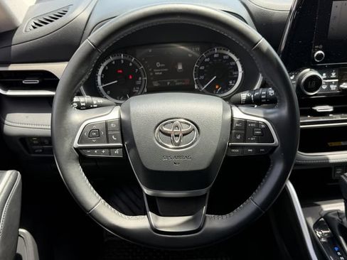 Certified 2024 Toyota Highlander XLE FWD image 13
