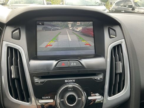 Used 2014 Ford Focus Titanium FWD image 22