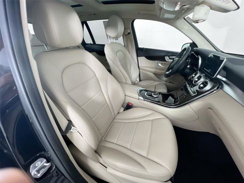 Used 2019 Mercedes-Benz GLC 300 4MATIC image 25