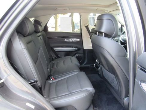 Used 2022 Genesis GV70 2.5T w/ Select Package image 27