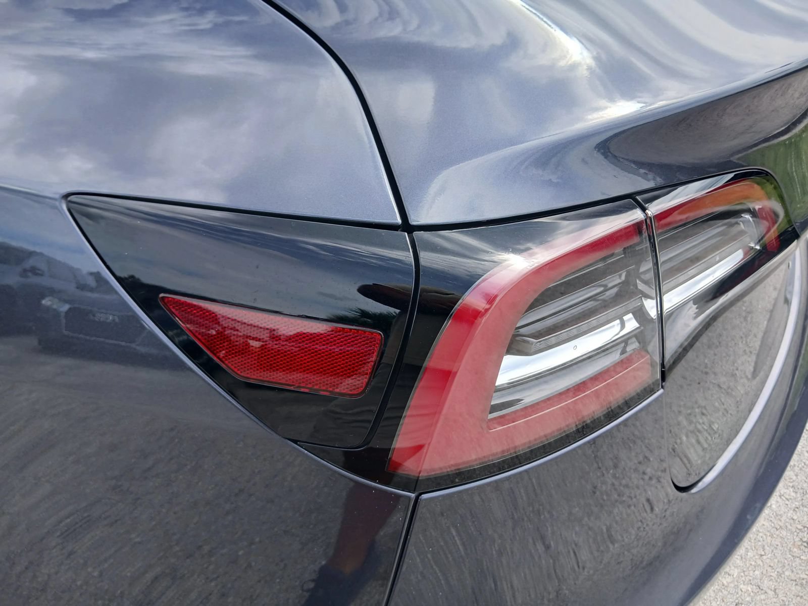 Used 2018 Tesla Model 3 Long Range RWD image 14
