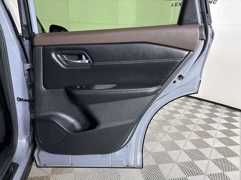 Used 2023 Nissan Rogue SL image 25