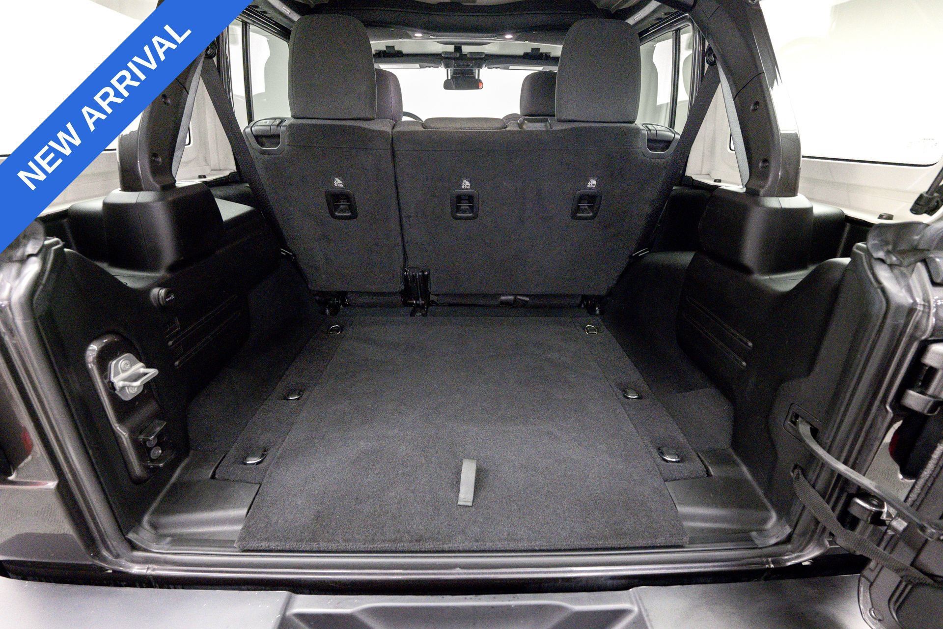 Used 2025 Jeep Wrangler Unlimited Rubicon AWD/4WD image 34
