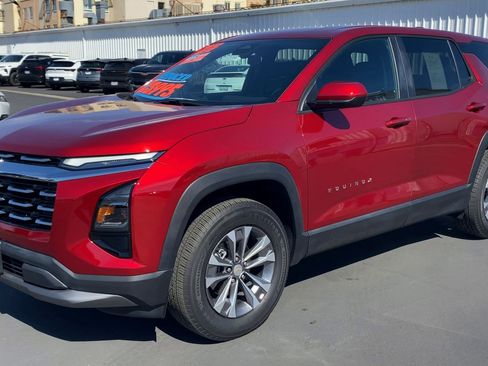 Used 2025 Chevrolet Equinox LT image 8