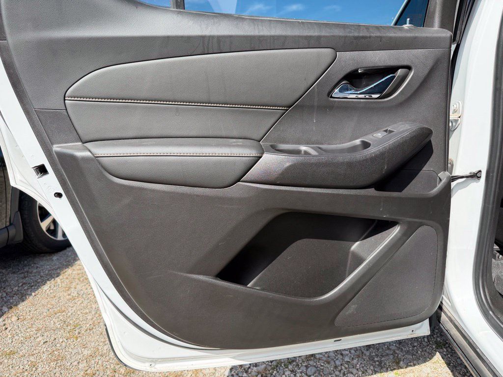 Used 2021 Chevrolet Traverse LT FWD image 20