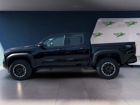 Used 2025 Toyota Tacoma TRD Off-Road image 4
