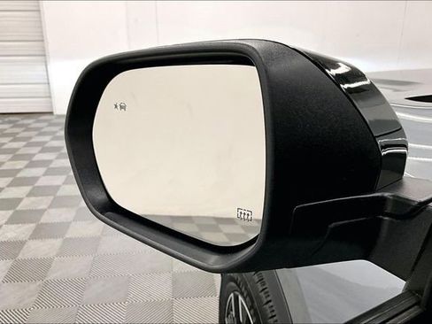 Used 2025 Chevrolet Traverse LT w/ Sun and Wheel Package image 39