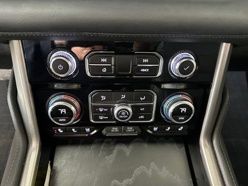 Used 2022 GMC Yukon XL Denali w/ Advanced Technology Package image 23