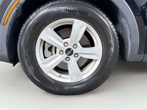 Used 2023 Kia Sorento LX image 12