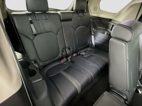 Used 2025 Honda Pilot Touring image 28