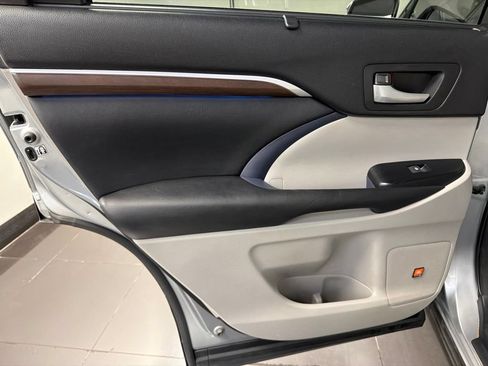Used 2015 Toyota Highlander Limited AWD/4WD image 37