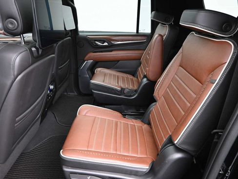 Used 2023 GMC Yukon XL Denali Ultimate AWD/4WD image 26
