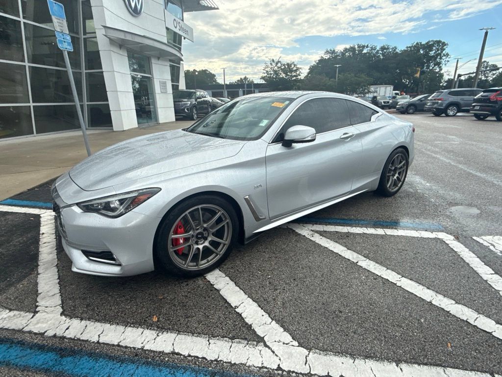 Used 2019 INFINITI Q60 3.0t Luxe w/ Cargo Package RWD image 4